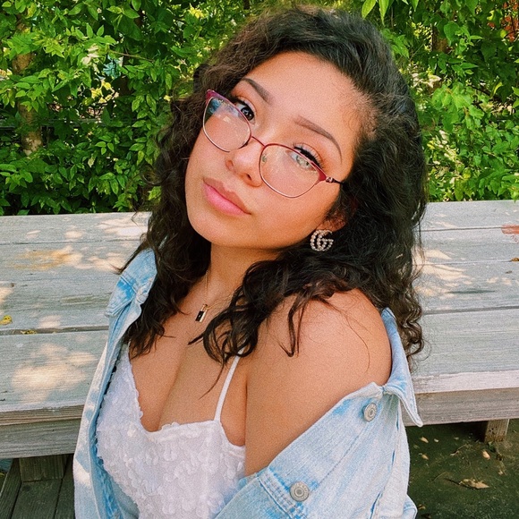 Meet your Posher, Vivica - Picture 1 of 1